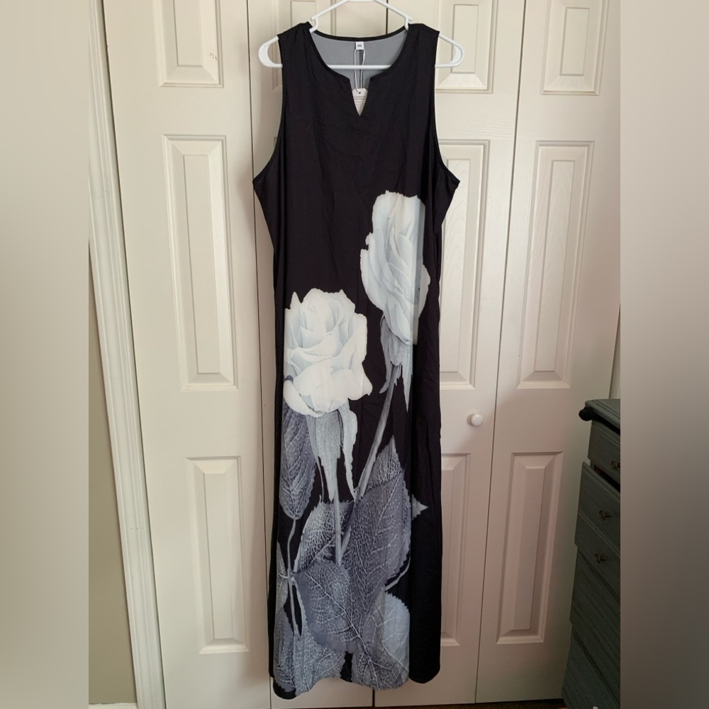 Black and white floral maxi, 2XL, NWT